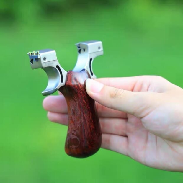 Stainless steel + solid wood handles with simulated dragons on both sides